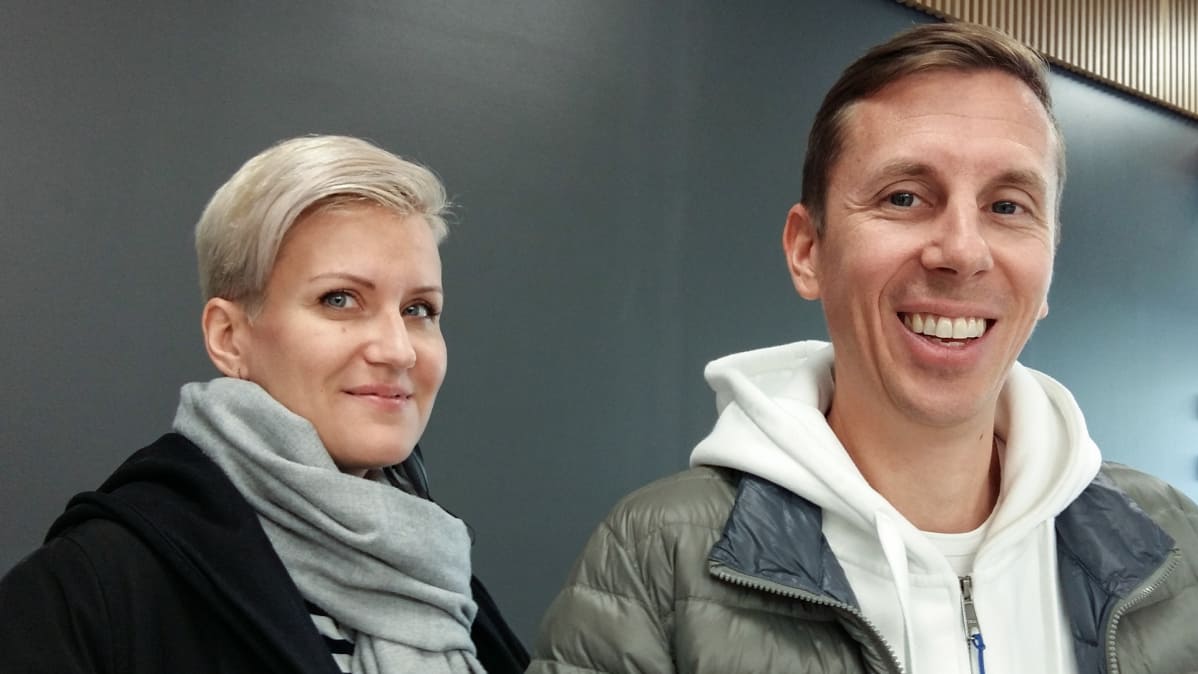 Mimmit koodaa -kampanjan vetäjä Milja Köpsi ja Ohjelmistoyrittäjät ry:n toimitusjohtaja Rasmus Roiha.