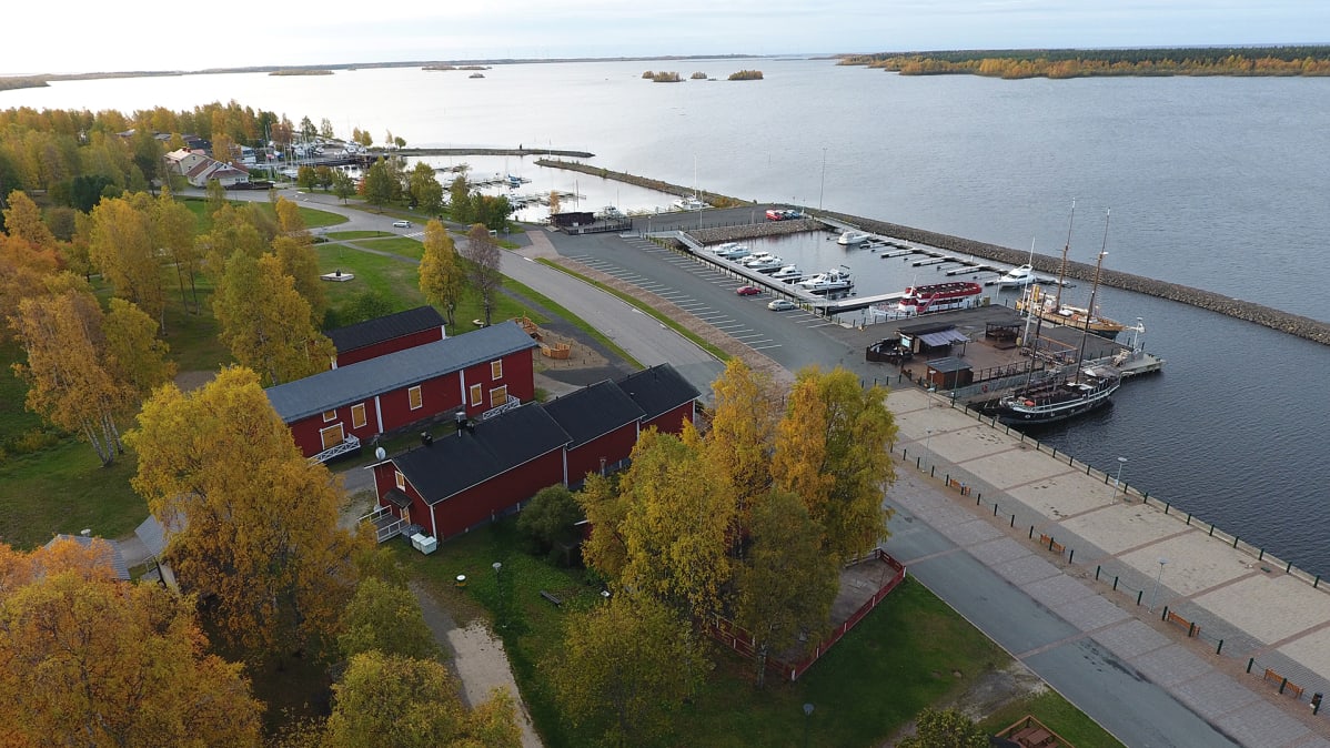 Kemin sisäsatama taivaalta kuvattuna.