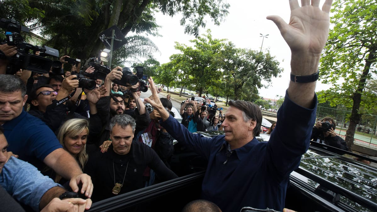 Ehdokas, oikeistopopulisti Jair Bolsonaro juhli voittoaan Rio de Janeirossa 7. lokakuuta.