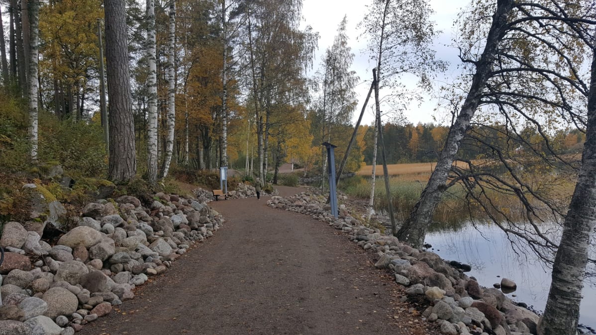 Lappeenrannan rantaraitti Saimaa vieressa