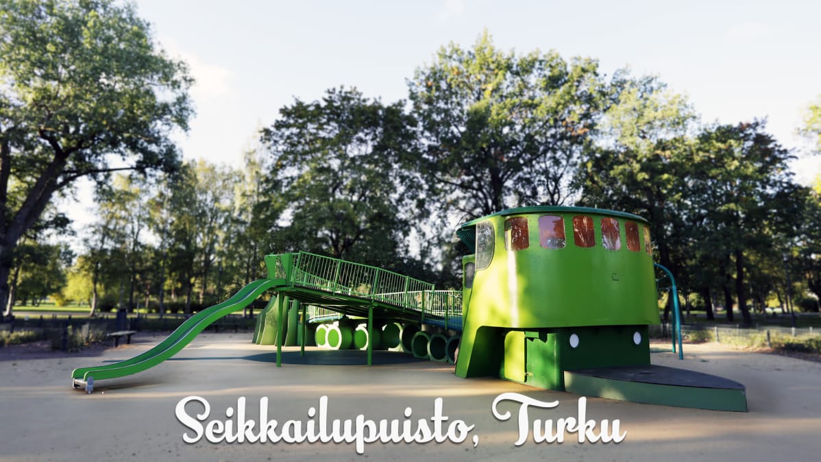 Uusi kiipeilytaideteos patsaspuistossa Turun Kupittaan seikkailupuistossa
