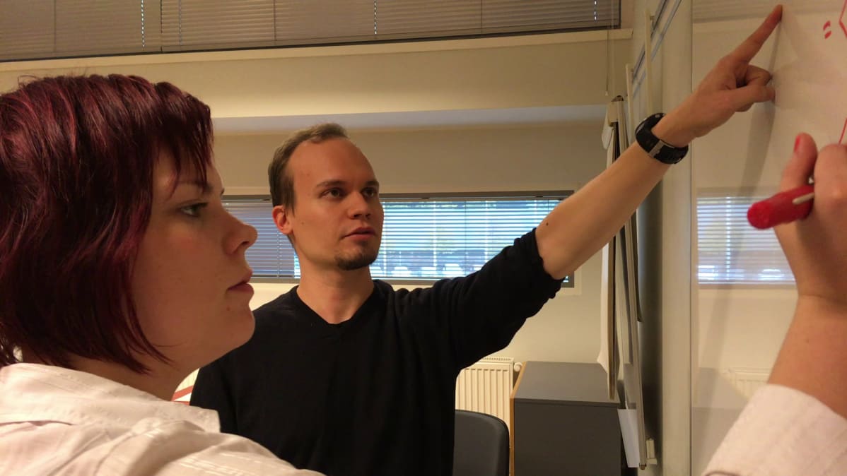 Juha Tiihonen pitää tunteja Tampereen teknillisellä yliopistolla