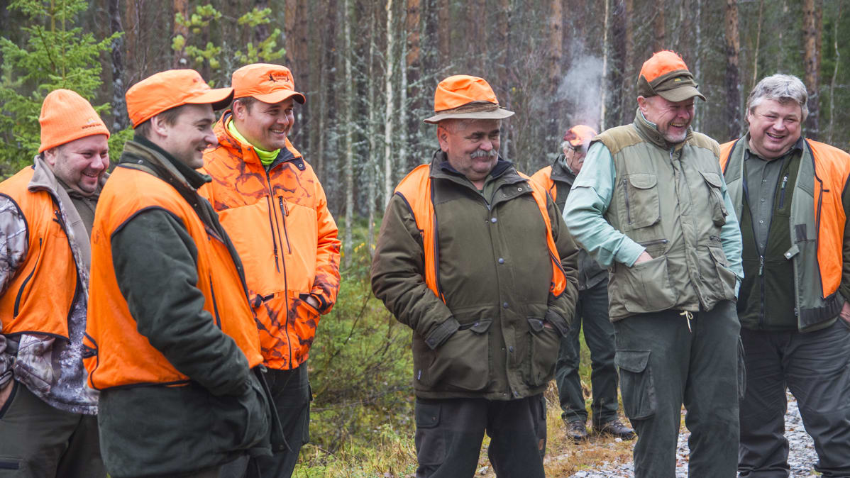Hirviporukka hirvenmetsästys metsästys