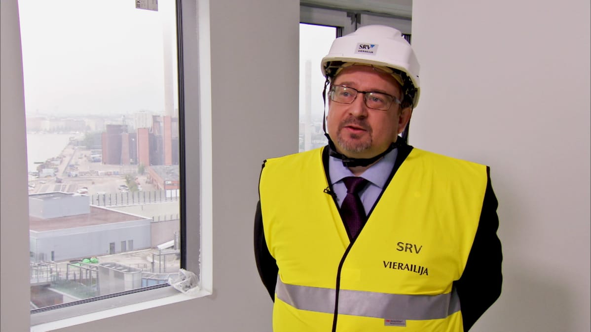 Ari Pauna, Hypoteekkiyhdistyksen toimitusjohtaja SRV:n vieralija-asusteissa Majakka-talon 18. kerroksessa syyskuussa 2018