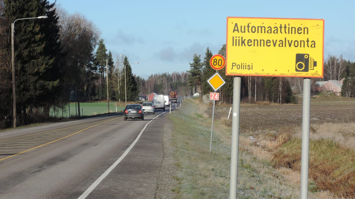Valtatiellä 24, Lahden ja Vääksyn välillä, automaattista liikenteenvalvontaa on ollut jo 20 vuotta.