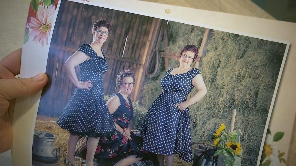 Emäntien pin up -kalenteri