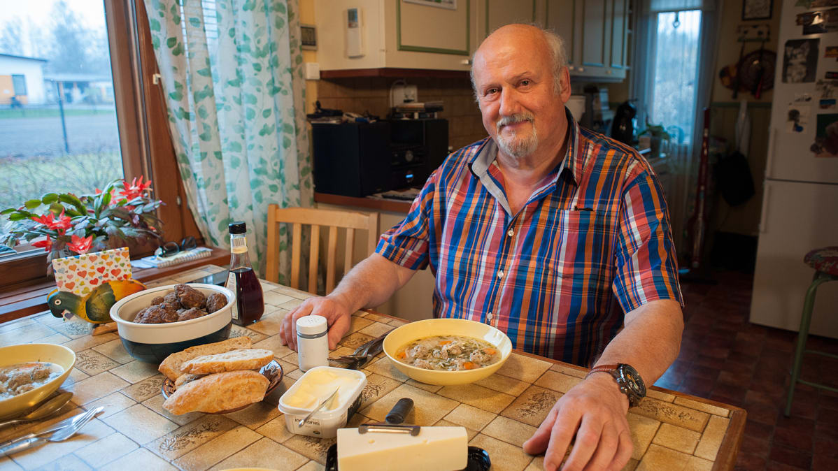 Vladimir Sgurev ruokapöydän ääressä