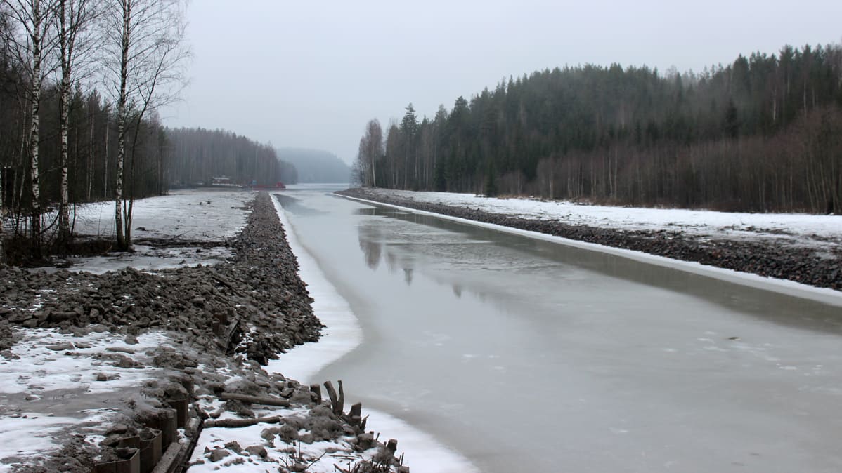 Kimolan kanavan valmista osuutta talvella