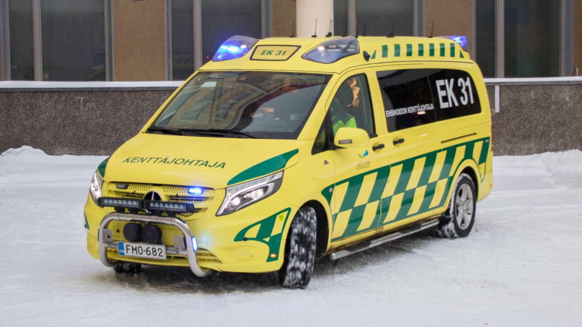 Ensihoidon kenttäjohtoauto
