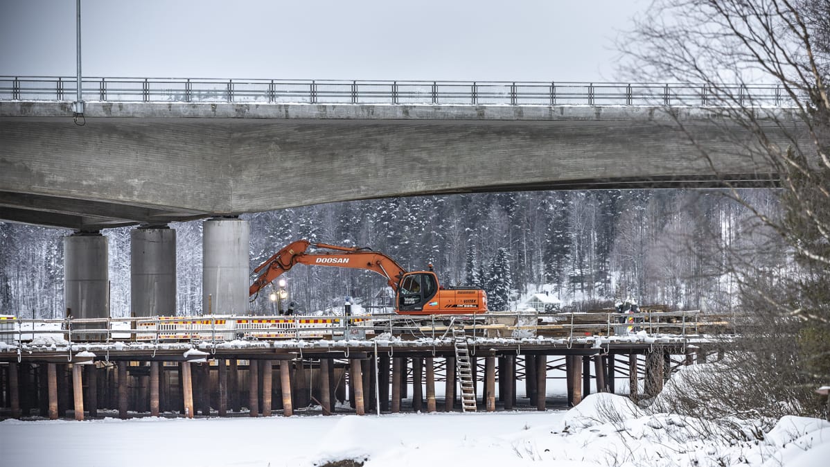 Tärttämäen silta nelostiellä Äänekoskella.
