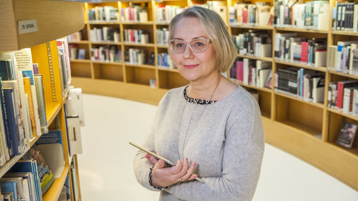Kirjastotoimenjohtaja Päivi Saviniemi Kuopion kaupunginkirjasto