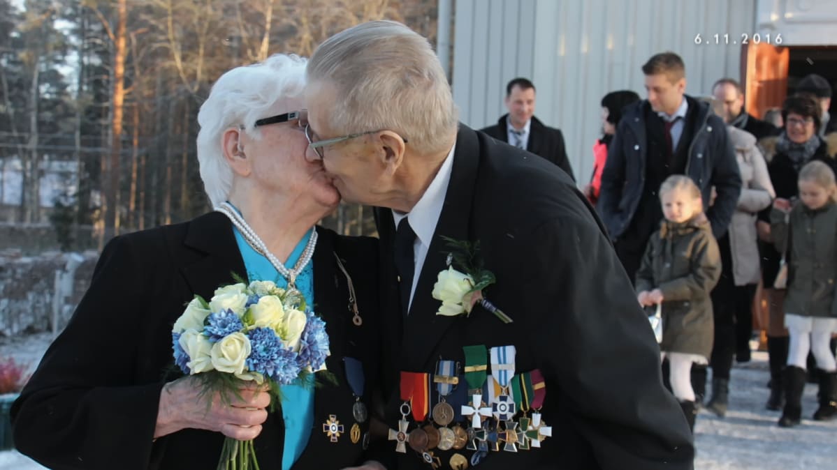 Eila Jaara asteli ensimmäisen kerran avioon 91-vuotiaana elämänsä rakkauden kanssa.