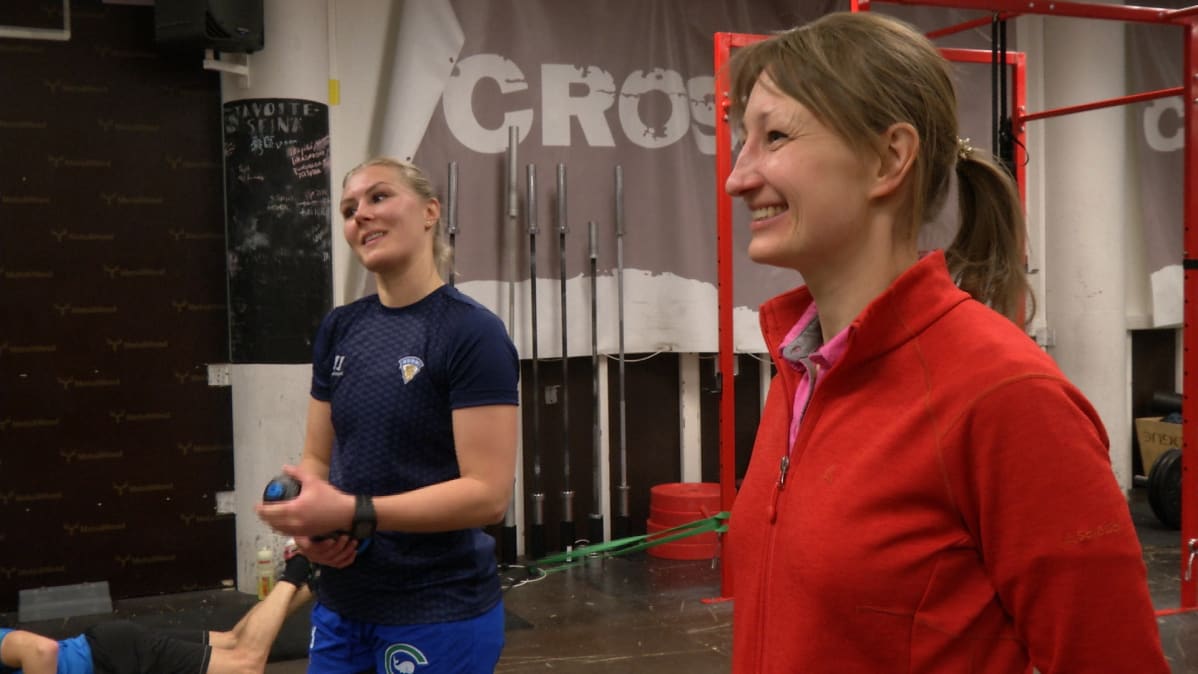 Jääkiekkomaalivahti Meeri Räisänen ja Tanja Poutiainen-Rinne