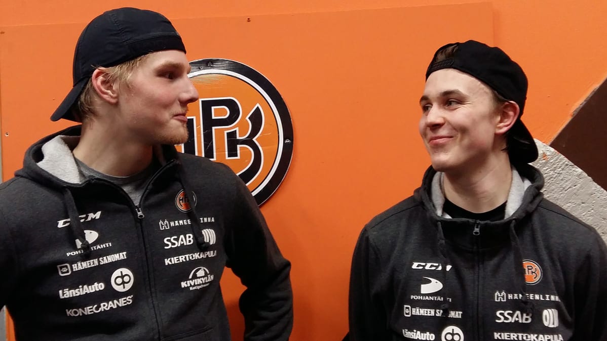 HPK:n laitahyökkääjät Eetu Tuulola ja Jere Innala