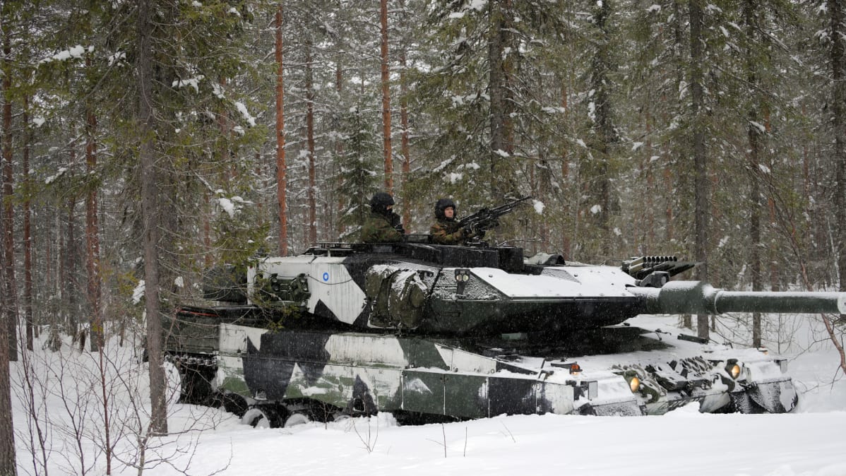 Suomalainen panssarivaunu Northern Wind-sotaharjoituksessa Pohjois-Ruotsissa.