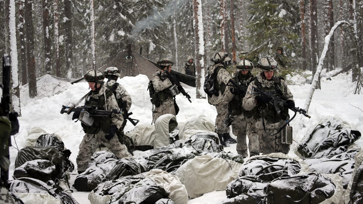 Suomalaisia joukkoja viiden maan sotaharjoituksessa Pohjois-Ruotsissa.