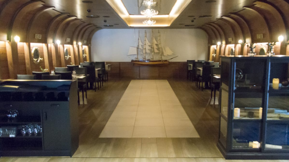 Ravintola Nautiluksen pöytiä