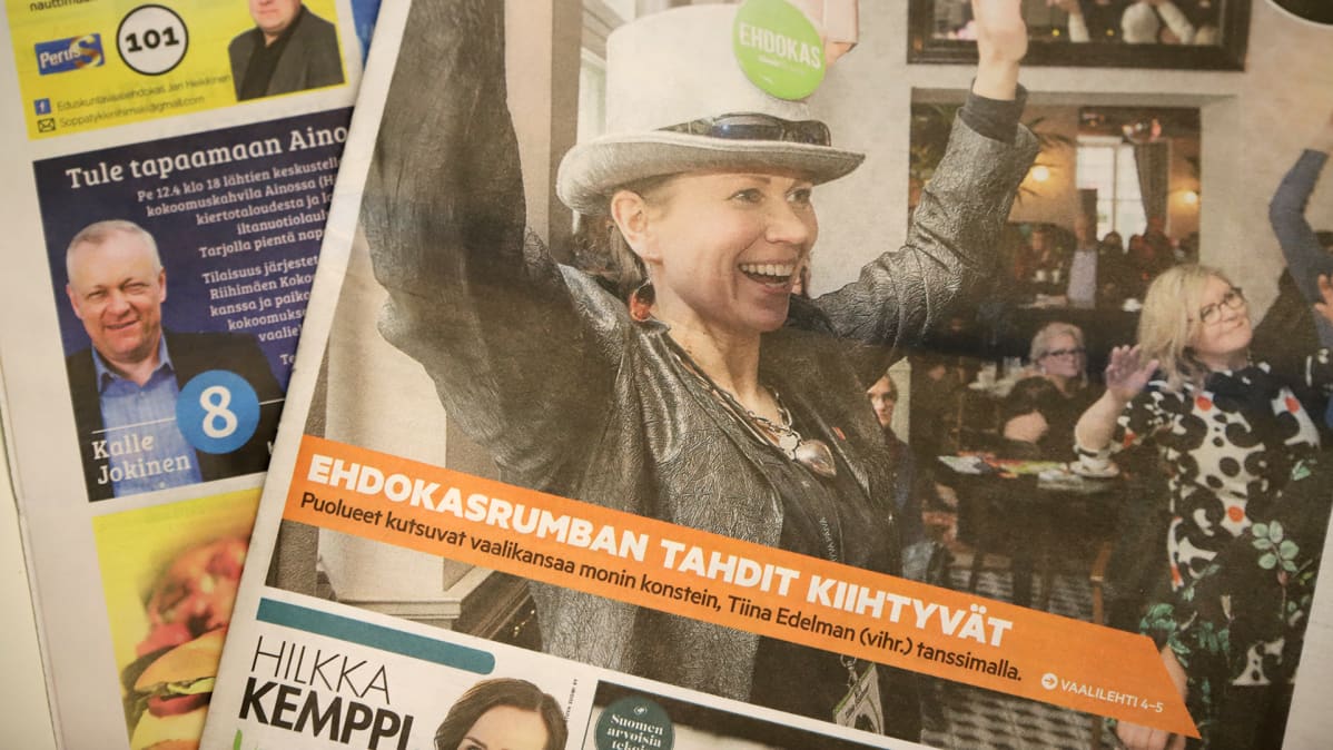 Vaalimainoksia Hämeen Sanomien vaalilehdessä ja Aamupostissa.