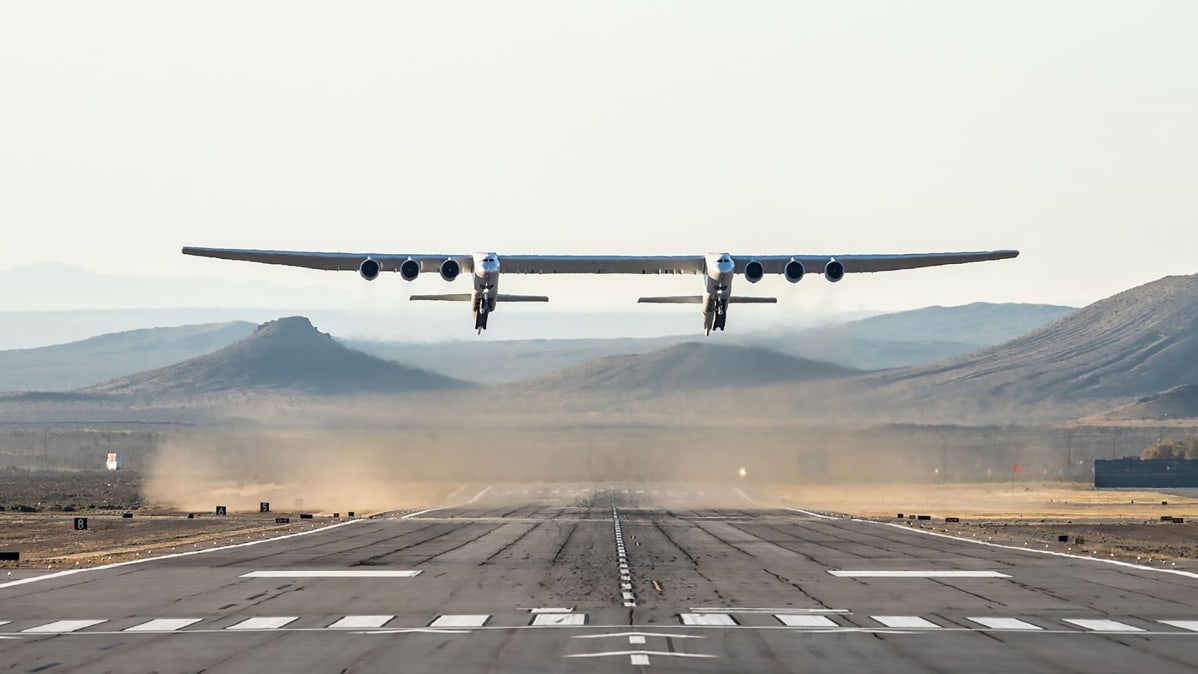 Stratolaunch teki ensimmäisen lentonsa Kalifornian aavikon yllä 13. huhtikuuta.