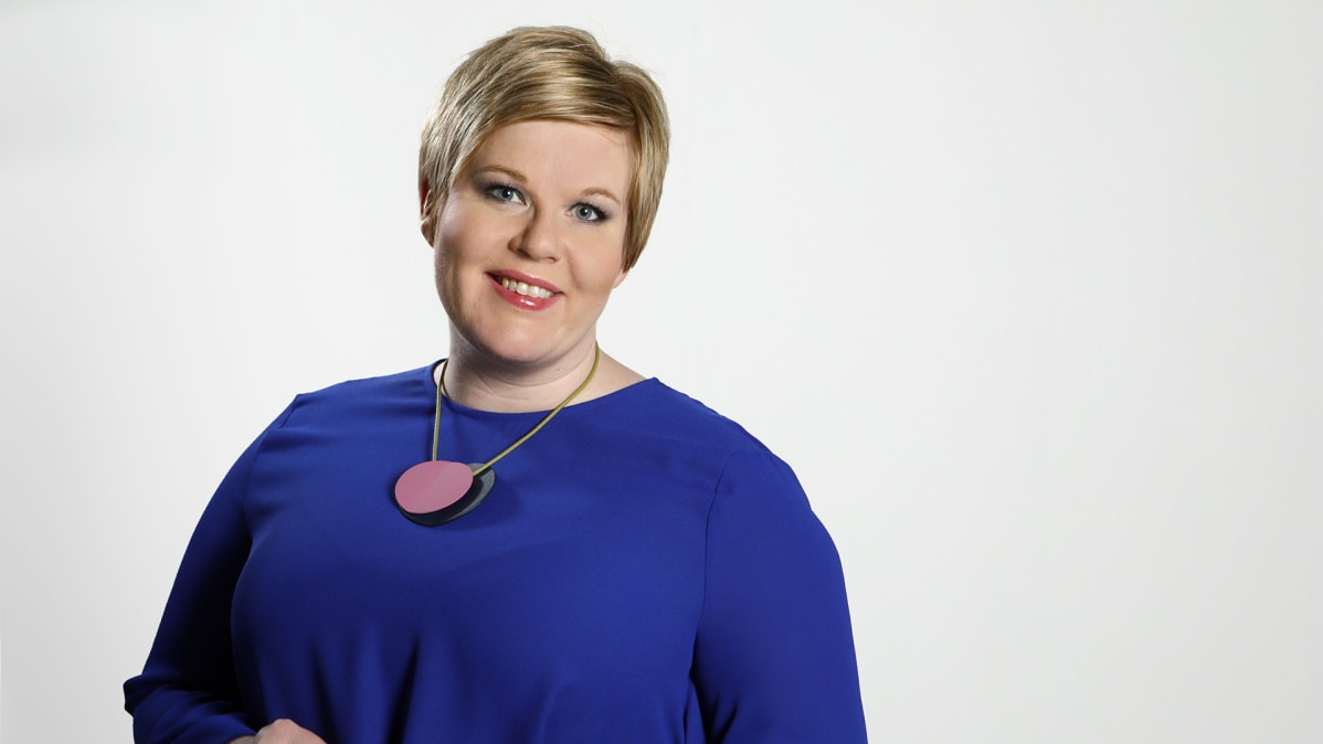 Keskustan eduskuntavaaliehdokas Annika Saarikko lehdistökuvassa ennen eduskuntavaaleja 2019.