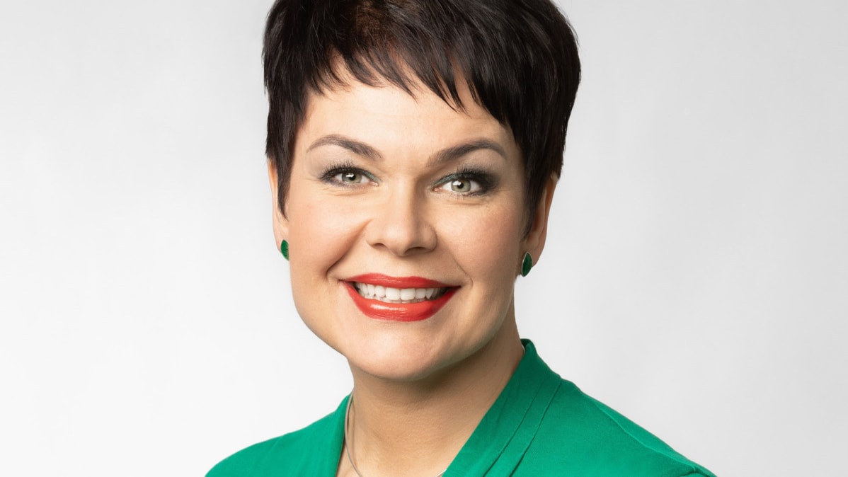 Keskustan eduskuntavaaliehdokas Hannakaisa Heikkinen lehdistökuvassa ennen eduskuntavaaleja 2019.