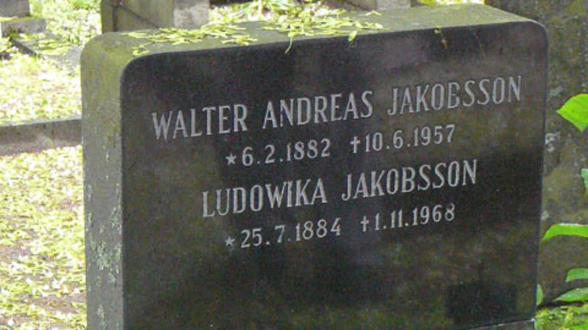 Jakobssonien hautakivi.