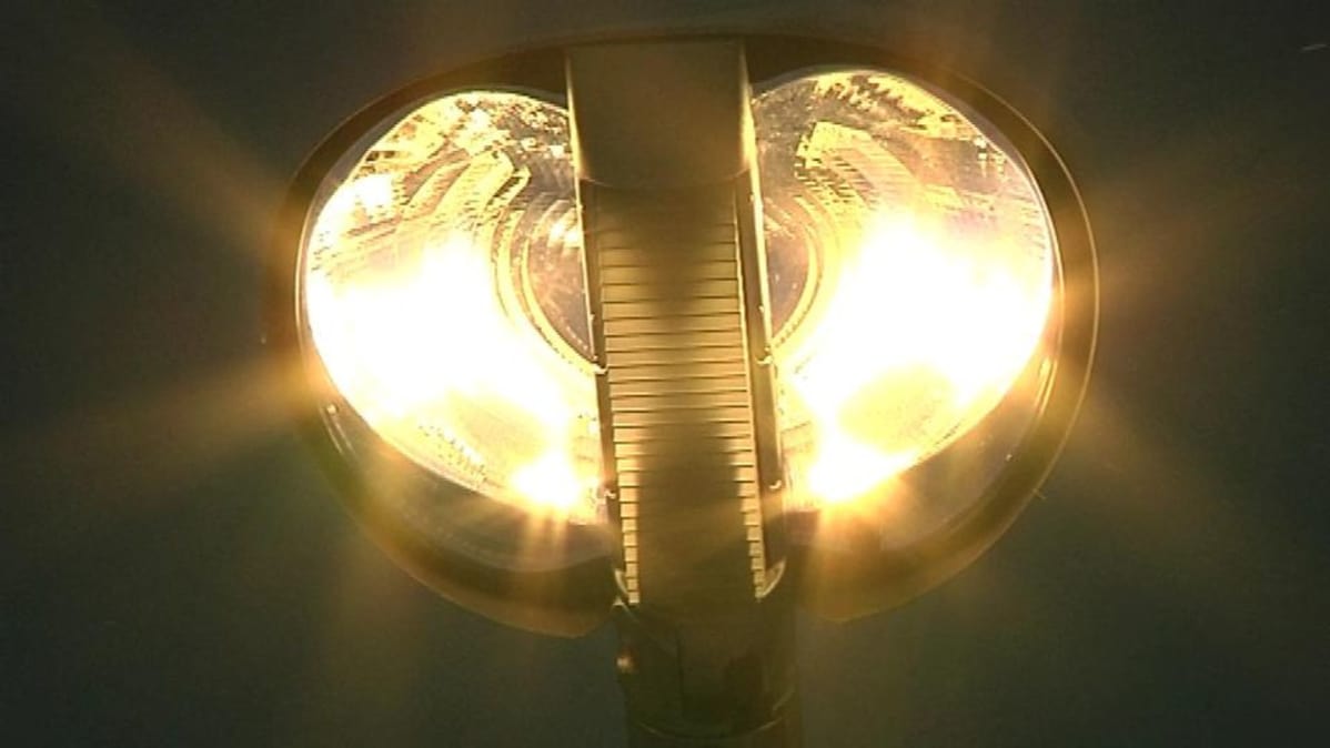 Oulun katuvalojen testauksessa mukana oleva LED -tekniikalla toteutettu katuvalo.