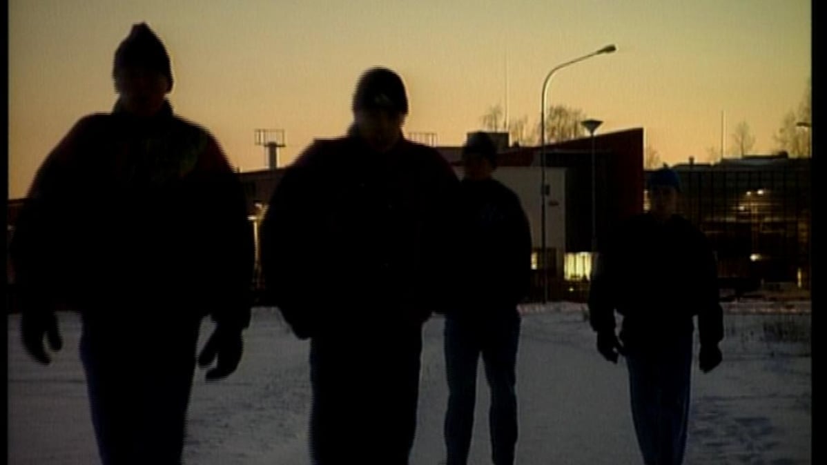 Skinejä Joensuun katukuvassa. Skini-ilmiö oli Joensuussa laajimmillaan 1990-luvulla.