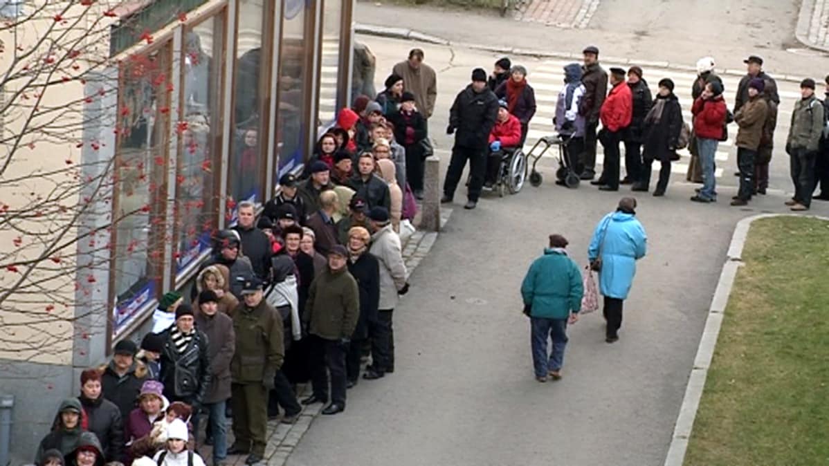 Sikainfluenssarokotuksiin jonotetaan Kuopiossa