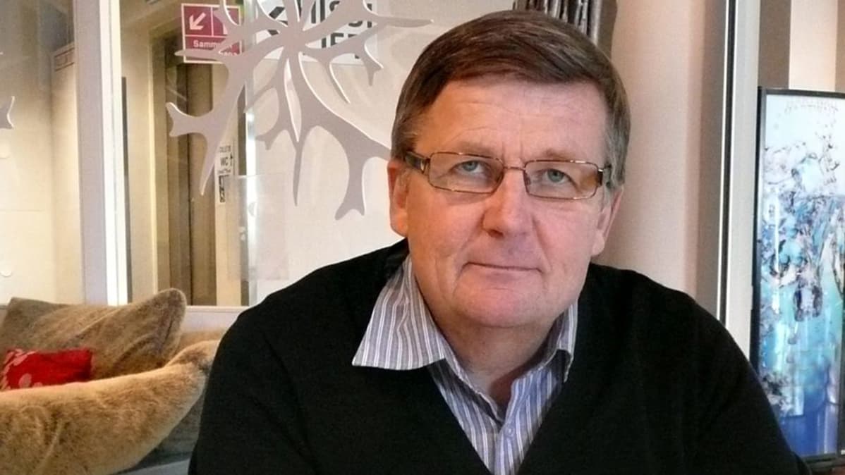 Sakari Trög (kesk.)