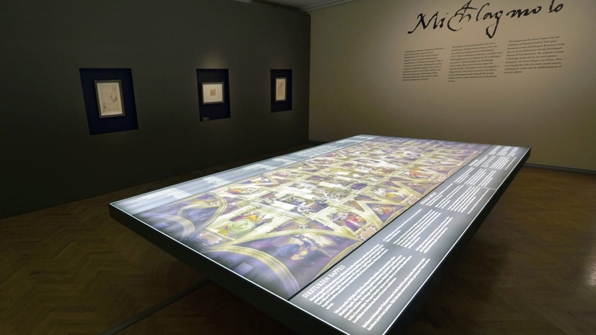 Sikstuksen kappelin kattofresko esittäytyy Michelangelo ja Sikstuksen kappeli -näyttelyssä Sinebrychoffin taidemuseossa Helsingissä.
