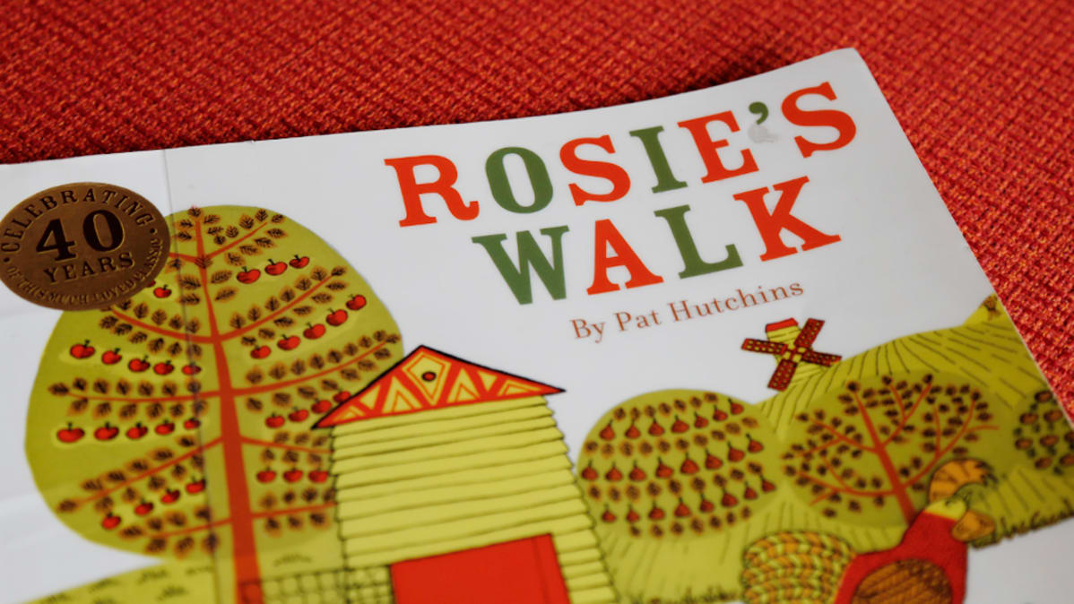 Kuvakirjan kansi "Rosie's Walk", jonka on kuvittanut Pat Hutchins.