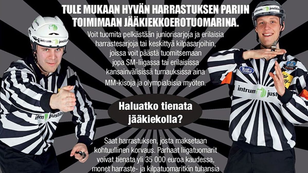 Jääkiekkotuomareita koulutetaan.