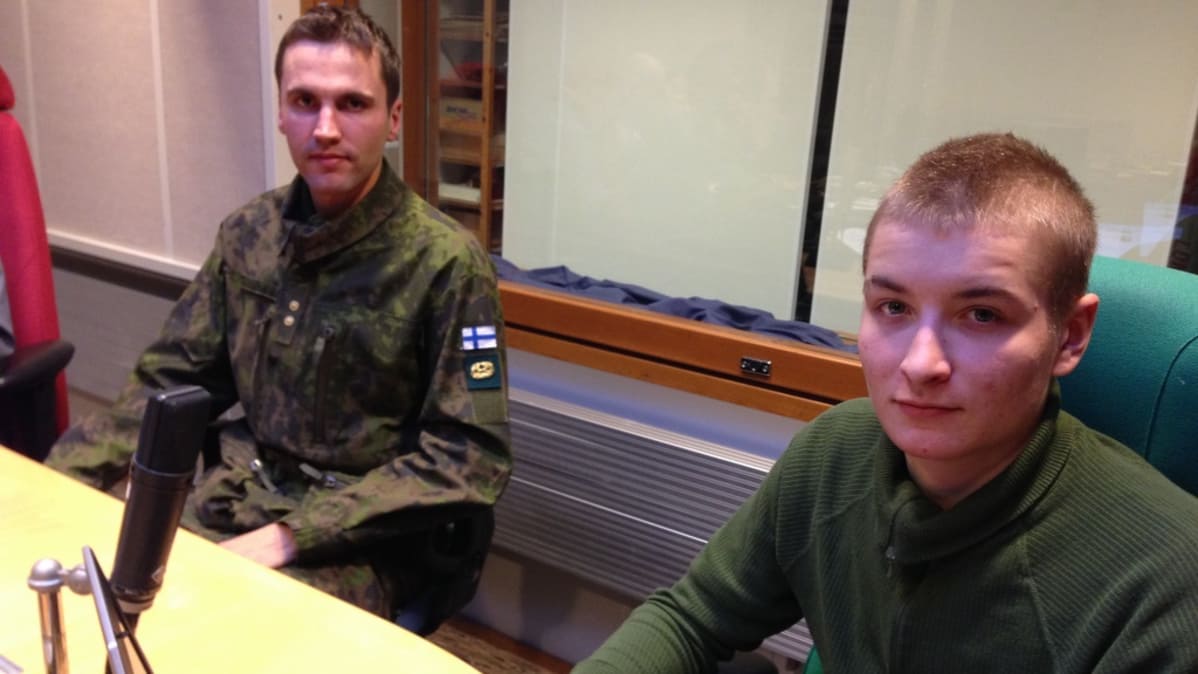 Luutnantti Anton Tuomola ja alikersantti Miika Utriainen.
