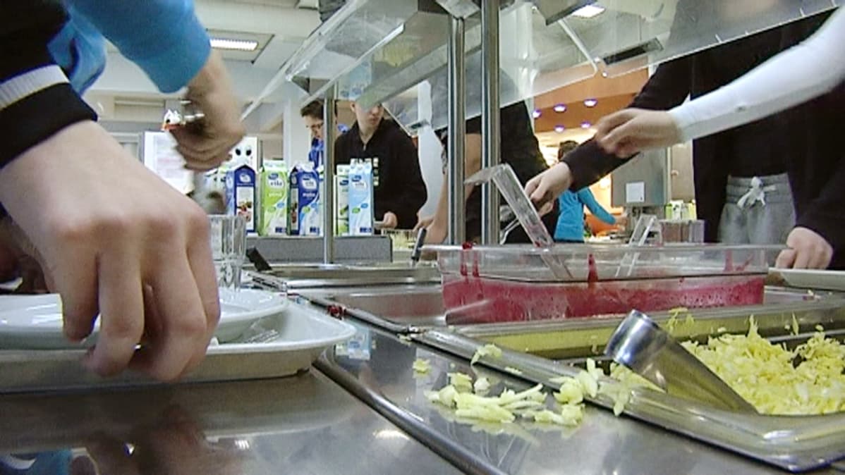 Salaatti tuli kouluihin 1990-luvulla ja salaattibuffet 2000-luvulla.