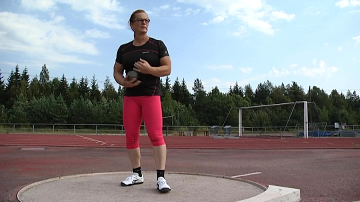 Vera Räsänen kilpailee naisten kuulantyönnön Suomen mestaruudesta Kalevan kisoissa