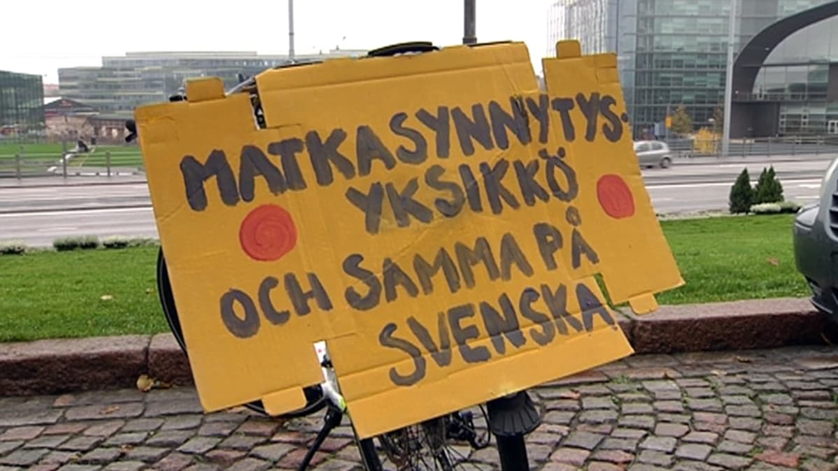 Kätilö mielenosoitus pop up synnytys.