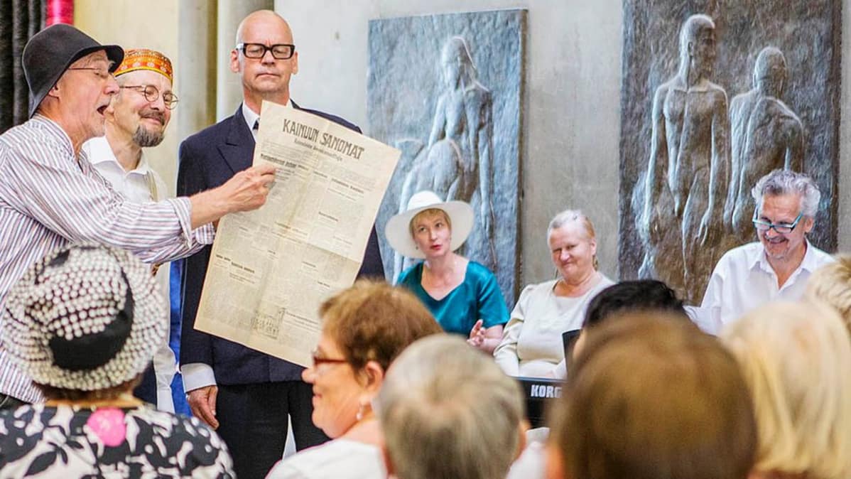 Kohtaus draamakonsertista Rämsänrannan Runoruhtinas.