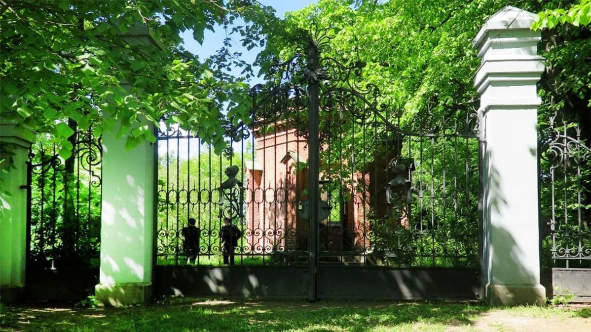 Hautausmaan portti