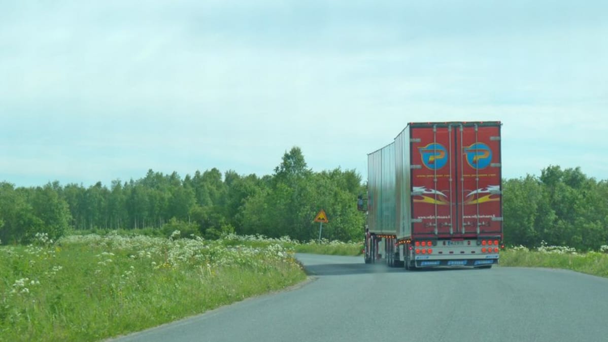 Rekka matkalla Tornion Liakkaan.