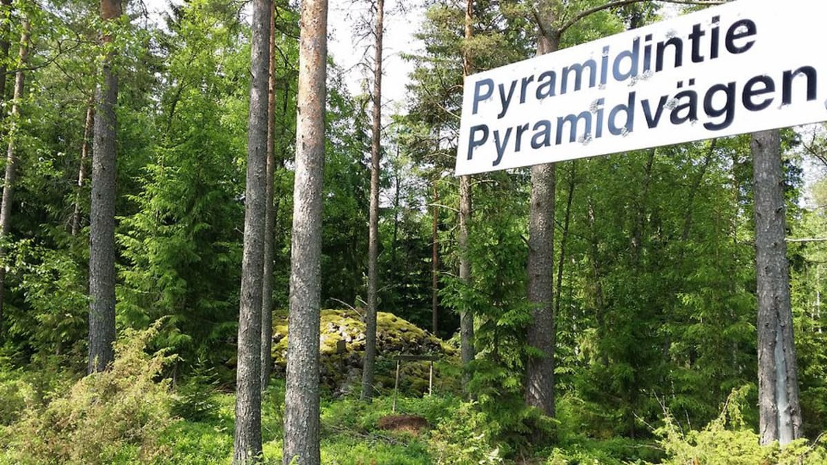 Knifsundin pyramidi Kokkolan Öjassa.