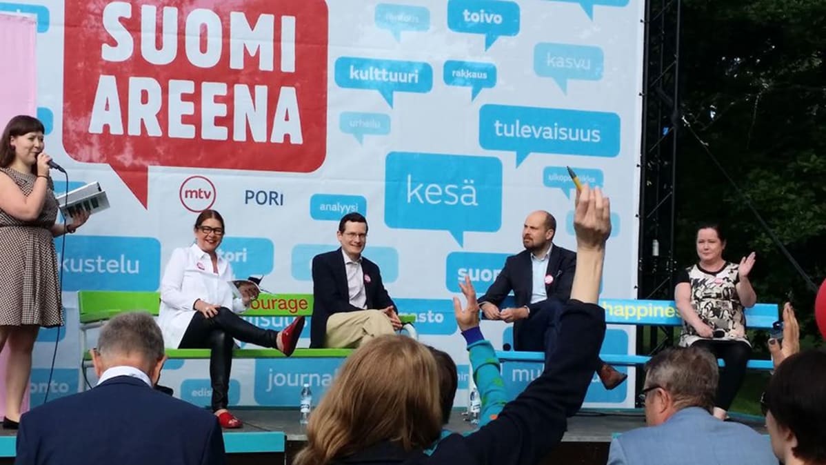 Suomiareenan keskustelussa 15. heinäkuuta vasemmalta lukien Leena Krokfors, Kaius Niemi, Tuomo Puumala ja Mari Tervaniemi.