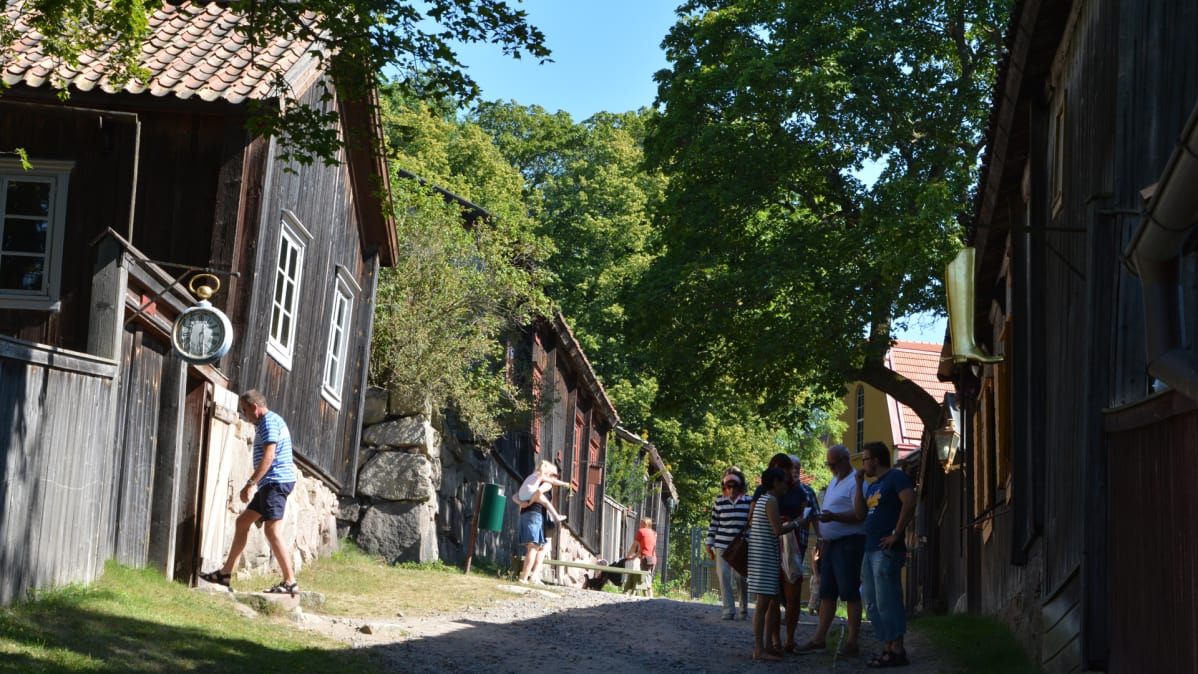 Kylän raitti.