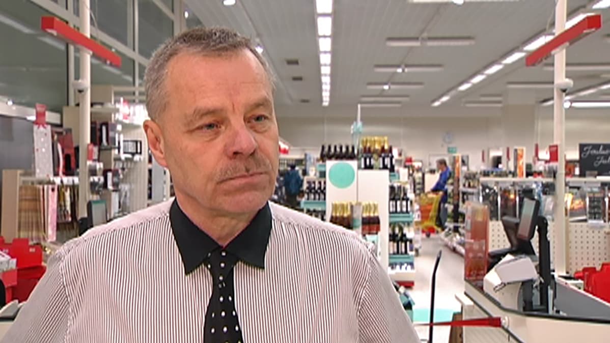 Myymäläpäällikkö Vesa Loppi.