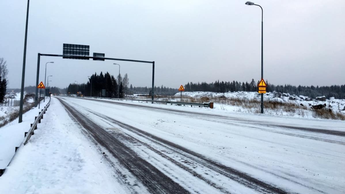Talvinen tie.