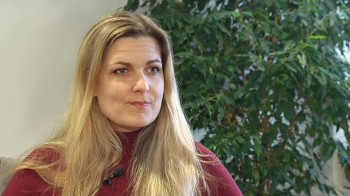 Tatjana Pajamäki Auttavien puhelinten päällikkö, MLL.