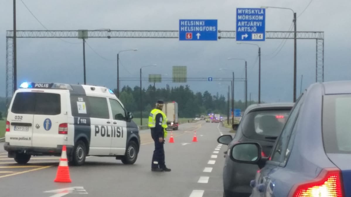 Onnettomuus kuutostiellä Lapinjärven kohdalla 15.7.16