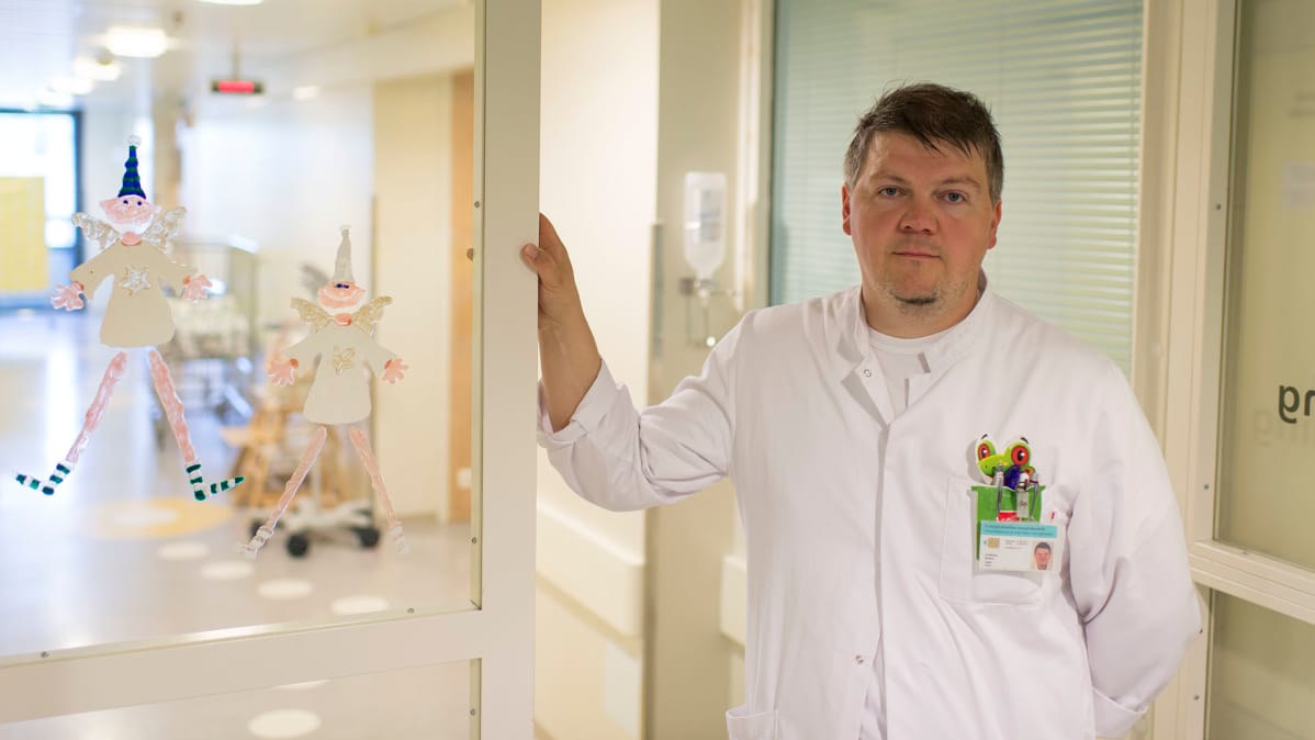 Lastentautien erikoislääkäri Markus Granholm.