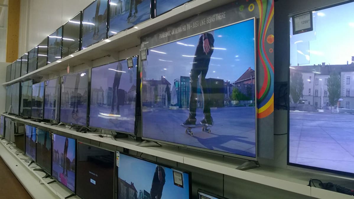 Televisioita kaupassa.