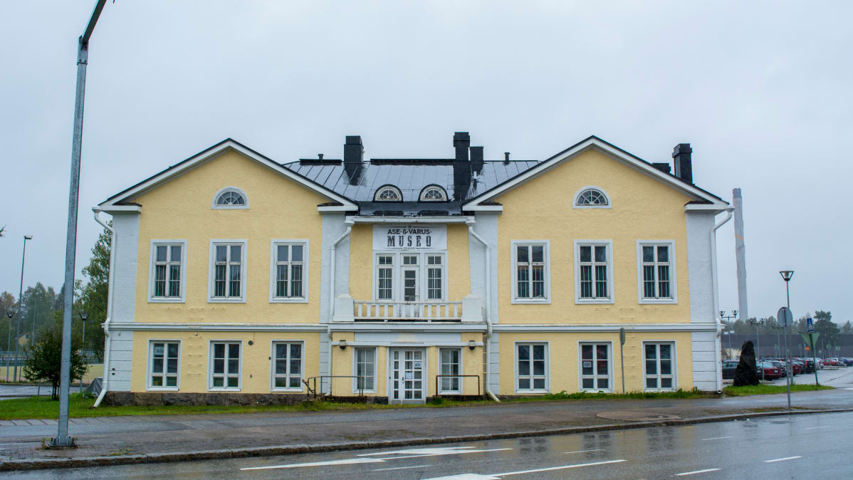 Kajaanin ase- ja varusmuseo ulkoa.